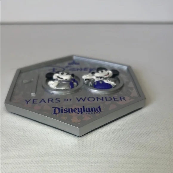 💥3/10 Sale - Disney 100 Years of Wonder Magnet - Picture 2 of 5